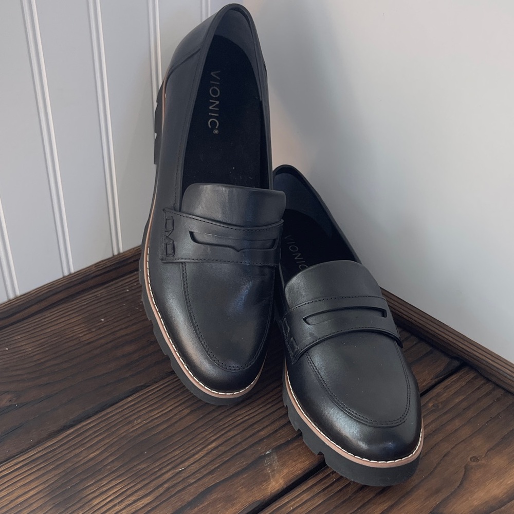 Vionic Black Leather Lug Sole Penny Loafers